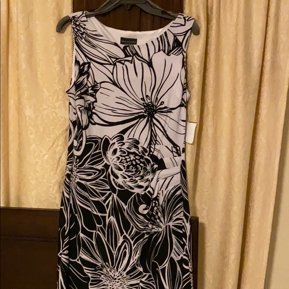 Size 10 black and white dress.